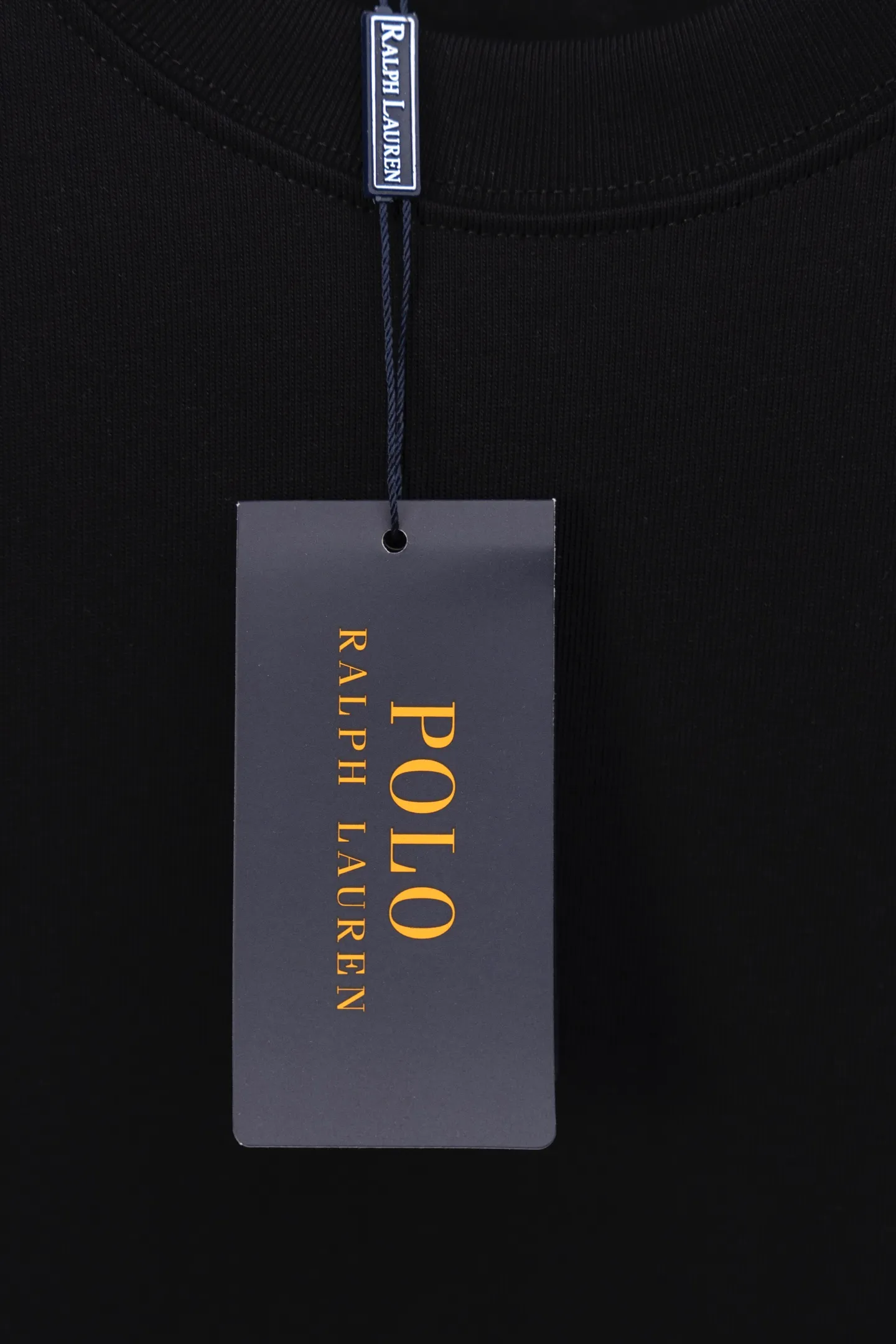 P180 model number/F034 POLO Ralph Lauren new model is on the market 25ss 350G heavy washed and worn high-end short sleeves. The front panel is matched with a small logo and the back panel is cut and patched to embroider the couple's short T. A high-end simple style that you will never get tired of. Pocket patch embroidery is simple style. Advanced temperament. Perfect detail processing 💯 The classic logo logo upper body is super good-looking. Fabric: 350g. Version: loose T-shirt. Color: black and white.
